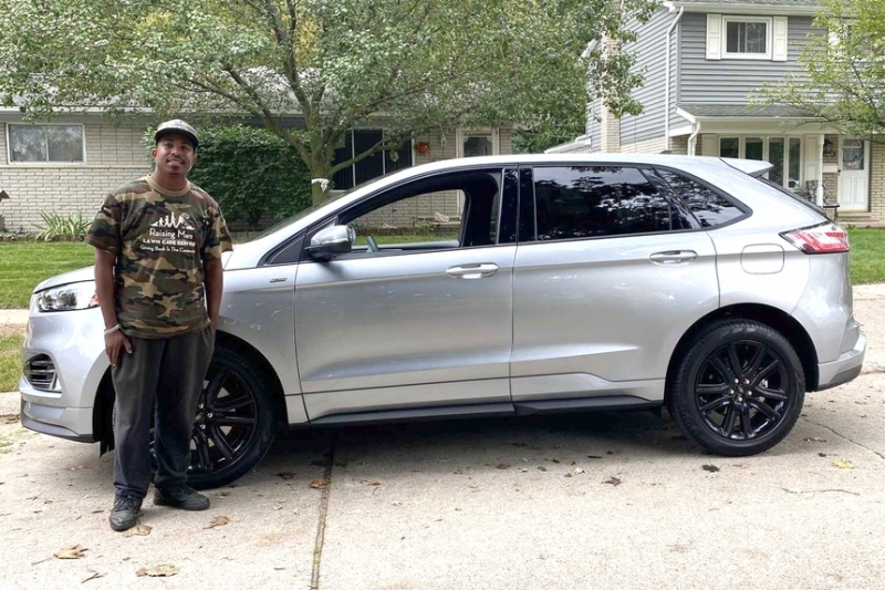 Ford неожиданно подарил новенький кроссовер простому американскому газонокосильщику
