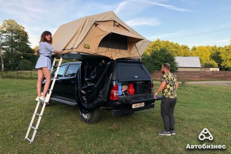 "Мечтаем доехать до Кейптауна". Семья из Гродно сделала из Toyotа Hilux машину для путешествий по глухим местам
