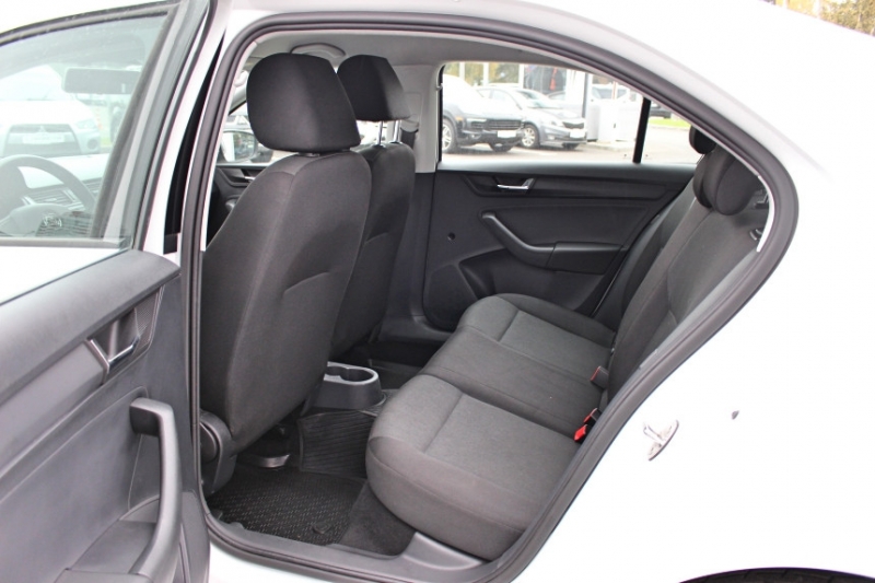 Машины из России возвращаются? Площадка по продаже дилерской "бэушки" занялась российскими авто