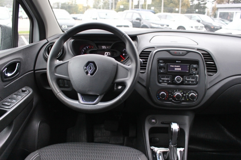 Машины из России возвращаются? Площадка по продаже дилерской "бэушки" занялась российскими авто