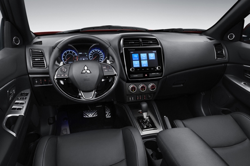 Японский, откуда не взгляни. Изучаем новый кроссовер Mitsubishi глазами потенциального покупателя