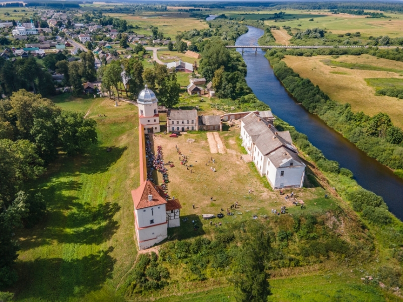 "Кола часу-2020" и мы. Путешествие по древним замкам в колонне старых мотоциклов