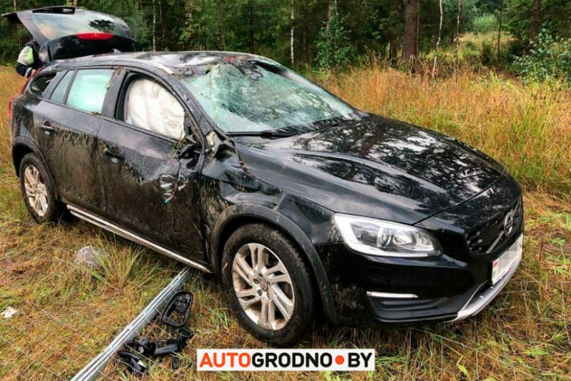 Вот что случилось с Volvo V60 после переворота на 120 км/ч на трассе М6