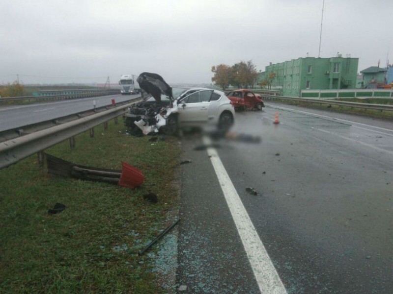 Возле Обчака женщина насмерть сбила пьяного пешехода и врезалась в Hyundai с пьяным водителем
