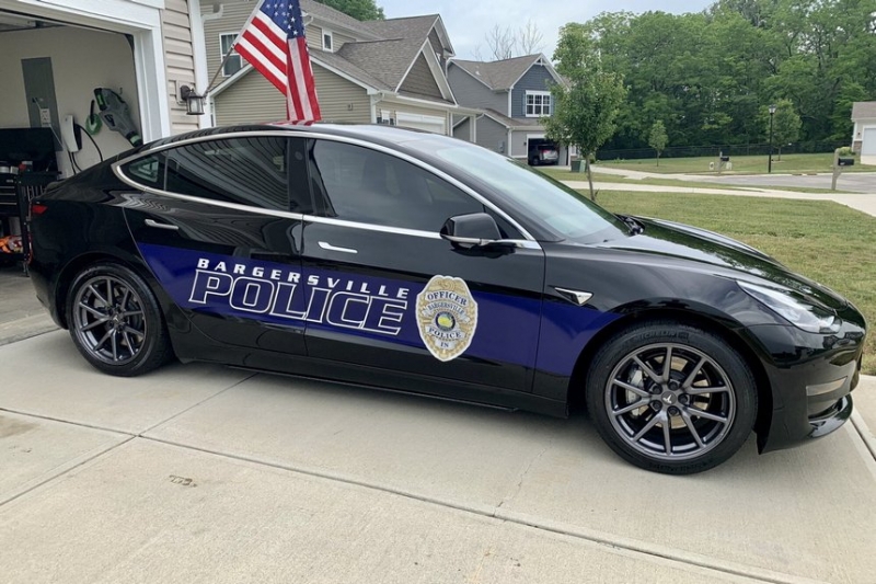 Американские полицейские сравнили стоимость владения Tesla Model 3 и Dodge Charger