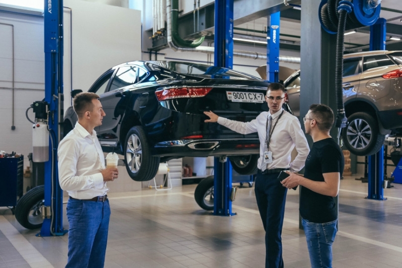 Почему за Geely выстраивается очередь? Интервью с директором "Лакшери Моторс Плюс"