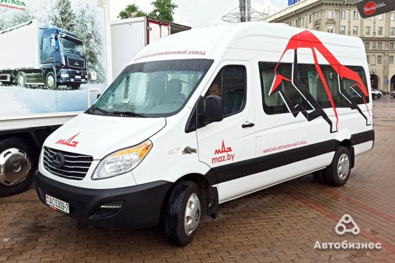 Новый электробус "Белкоммунмаш", "шоустоппер" от МТЗ и хэтчбек Geely. В Минске проходит выставка "Судьба гигантов"