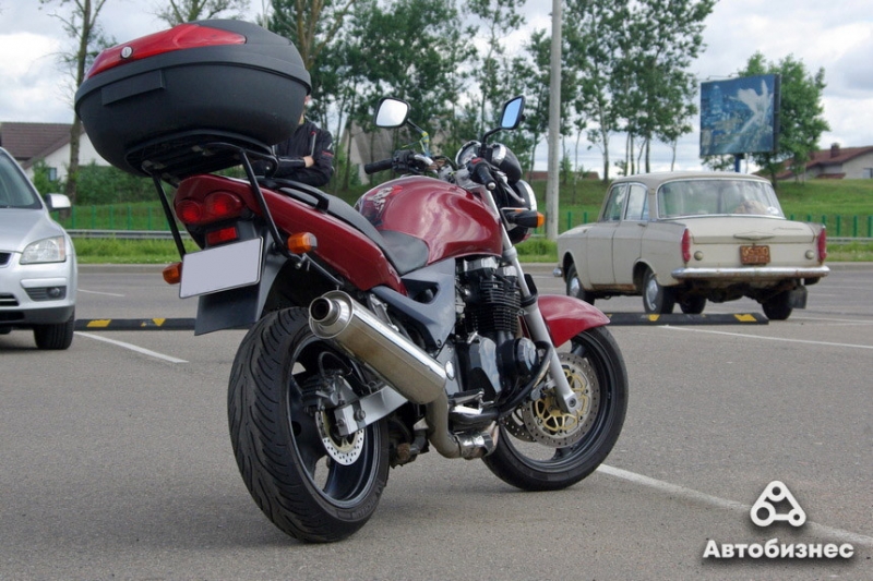 Какие плюсы и минусы есть у Kawasaki ZR-7 2001 года выпуска?